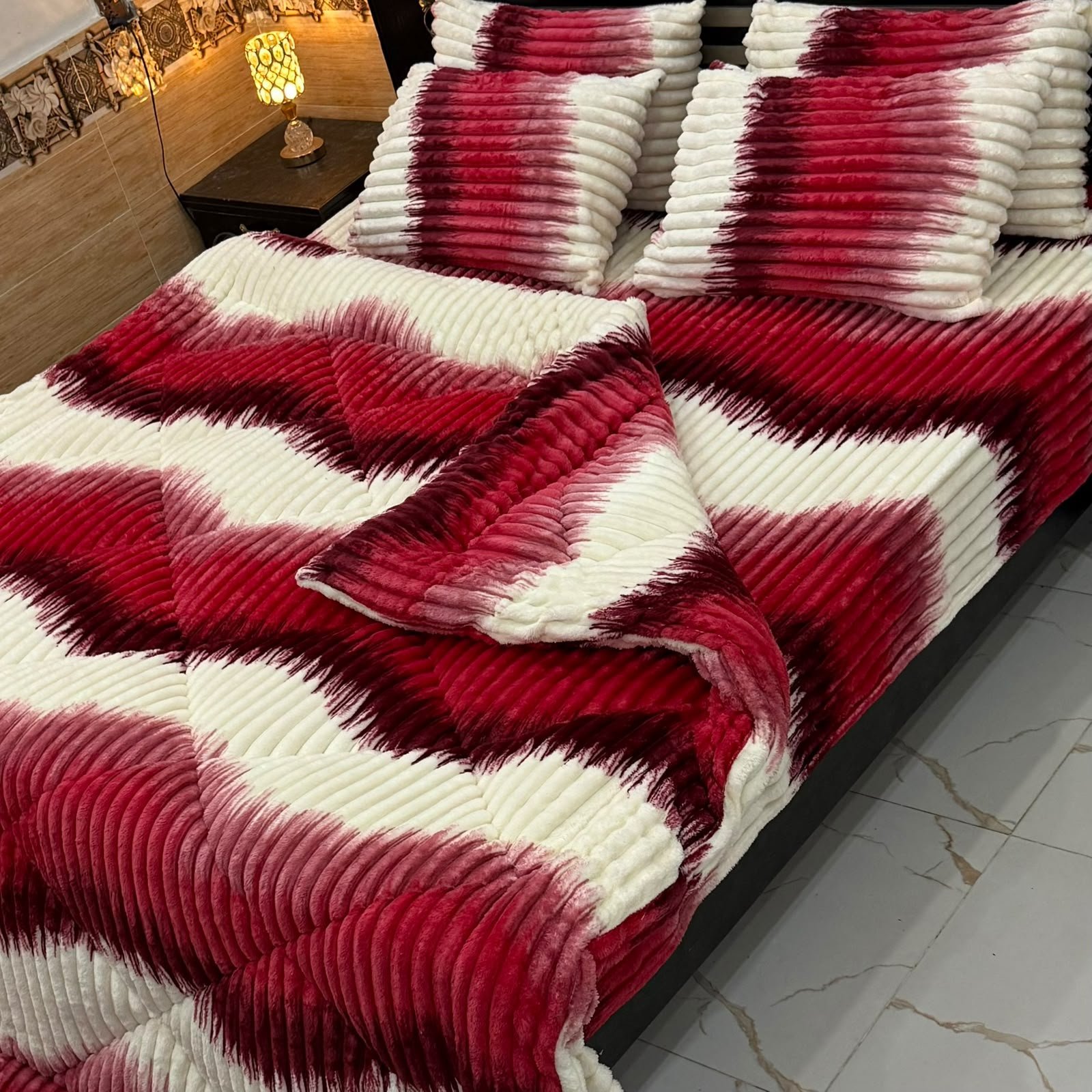Luxury Premium Quality Puffy Fleece 6pcsKing Size Razai Set - Image 2
