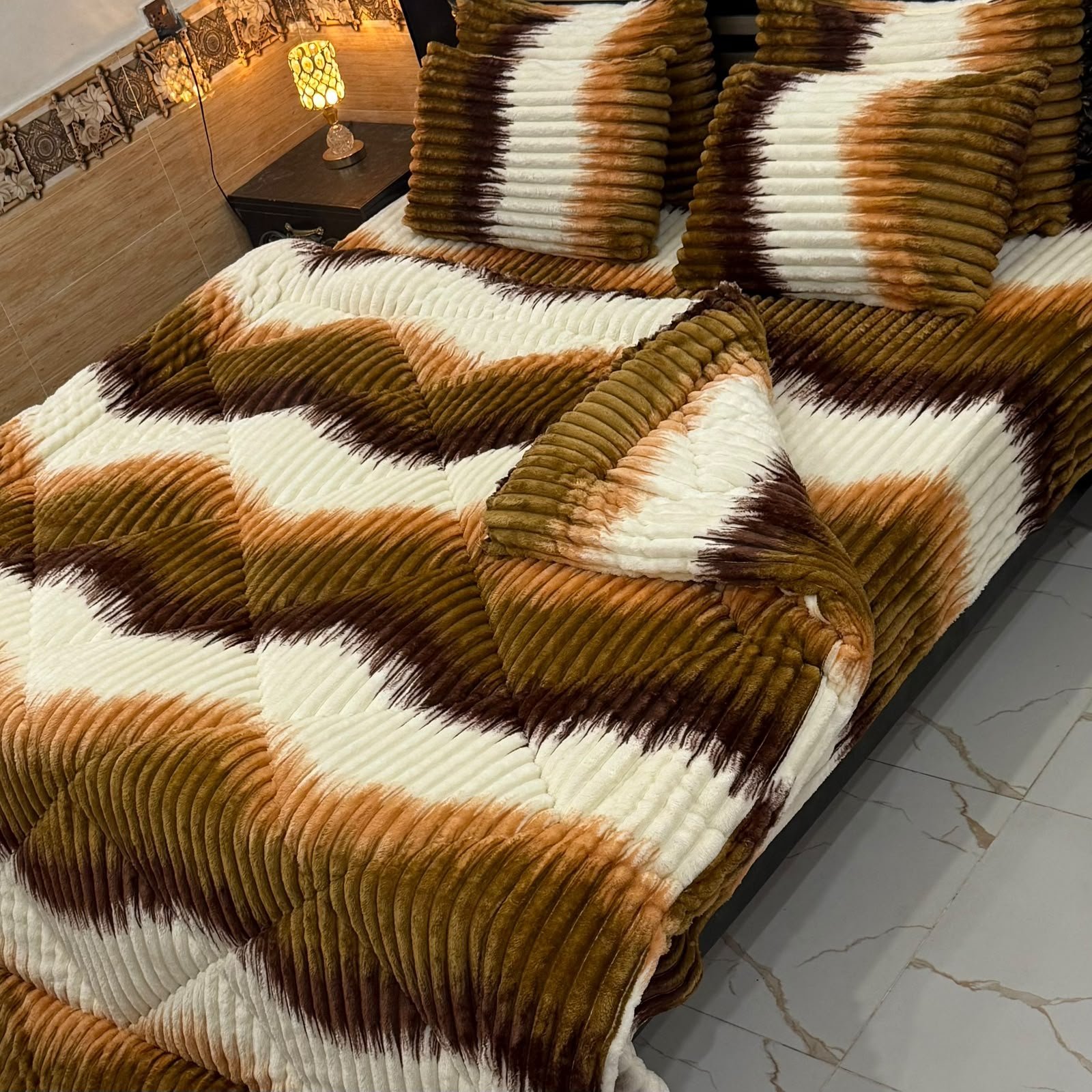 Luxury Premium Quality Puffy Fleece 6pcsKing Size Razai Set - Image 3